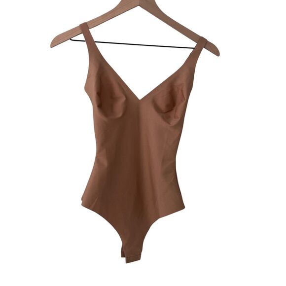 Skims Body Unlined Plunge Thong Bodysuit Sienna Medium  NWT - Picture 3 of 7
